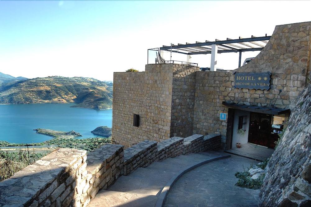 Tugasa Arco De La Villa Zahara De La Sierra Exterior foto